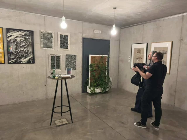 Some impressions from last night’s opening of the “sluimertijd” expo, put together by the wonderful people of @dewinkelhaak. Thank you all for stopping by and feeling grateful for the inspirational chats with some kind people. ♥️